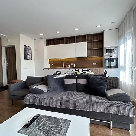 Your Home - Spacious Apartment In City Center, With Balcony & Self Check-In Vilnius Bagian luar foto