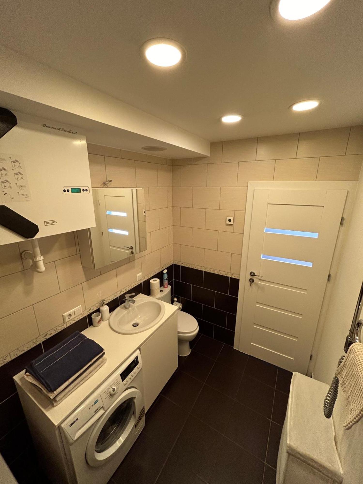 Your Home - Spacious Apartment In City Center, With Balcony & Self Check-In Vilnius Bagian luar foto