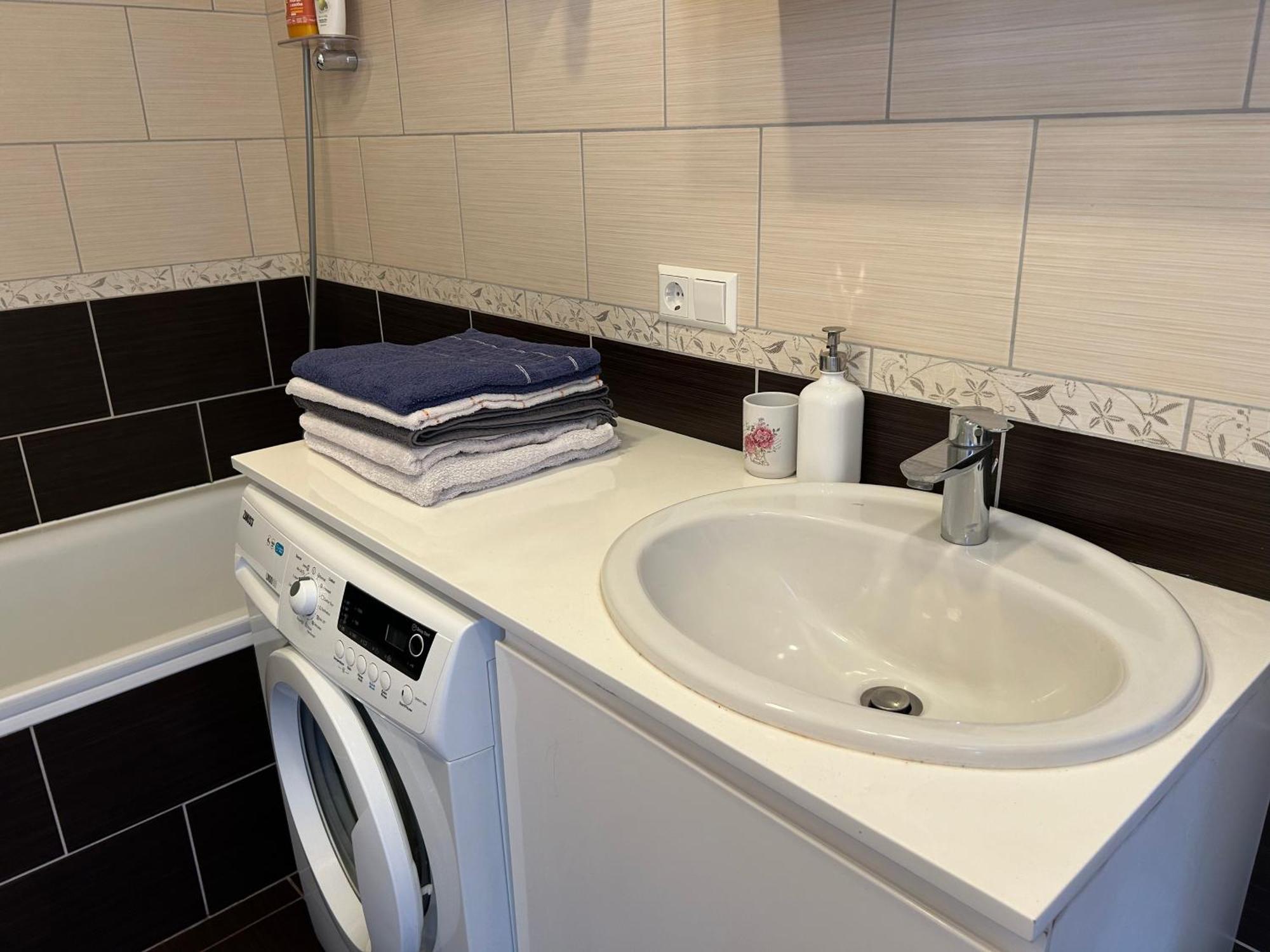 Your Home - Spacious Apartment In City Center, With Balcony & Self Check-In Vilnius Bagian luar foto